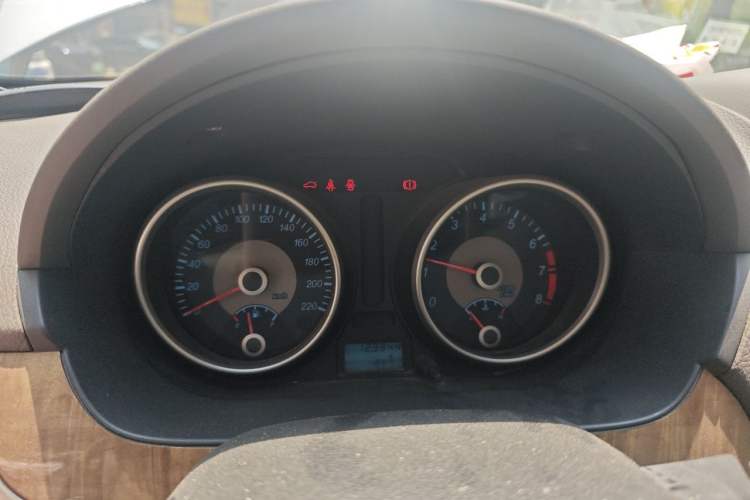 Used Buick Excelle 2015 1.5L Manual Classic Trim Instrument Cluster