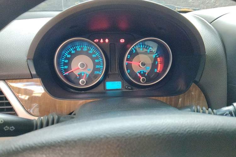 Used Buick Excelle 2015 1.5L Manual Classic Trim Instrument Cluster
