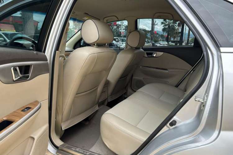 Used Buick Excelle 2015 1.5L Automatic Classic Model Interior 2
