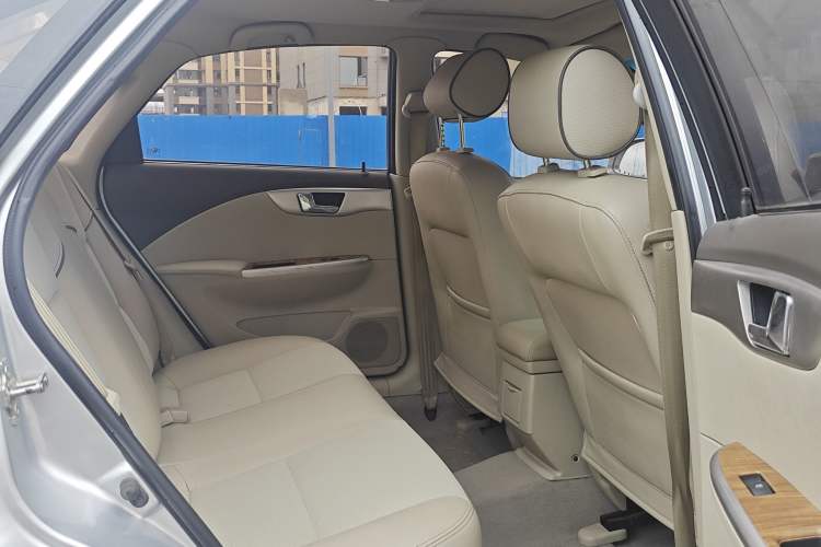 Used Buick Excelle 2015 1.5L Manual Classic Trim Interior 2
