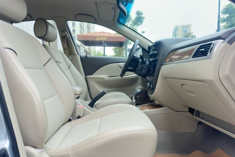 Used Buick Excelle 2015 1.5L Automatic Classic Model Interior 3