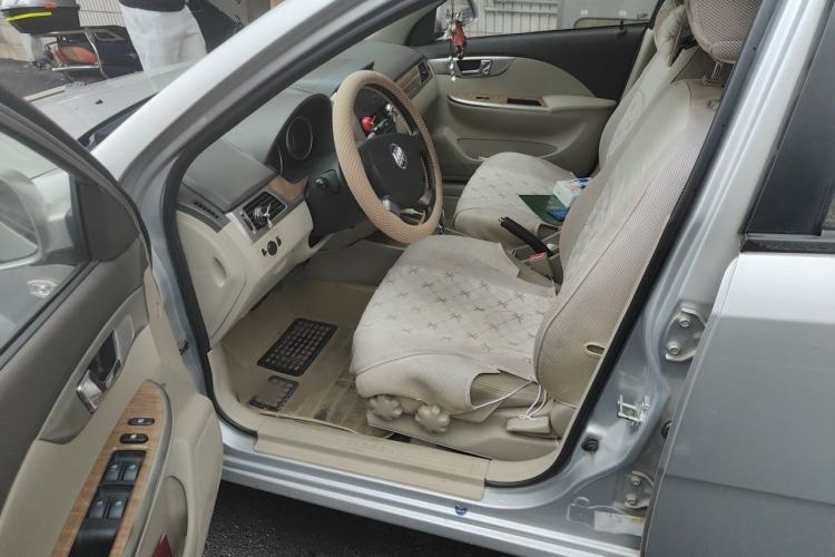 Used Buick Excelle 2015 1.5L Automatic Classic Model Interior 3