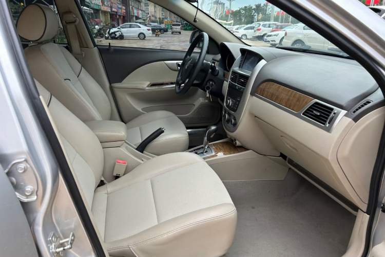 Used Buick Excelle 2015 1.5L Automatic Classic Model Interior 3