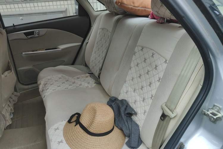 Used Buick Excelle 2015 1.5L Automatic Classic Model Interior 4