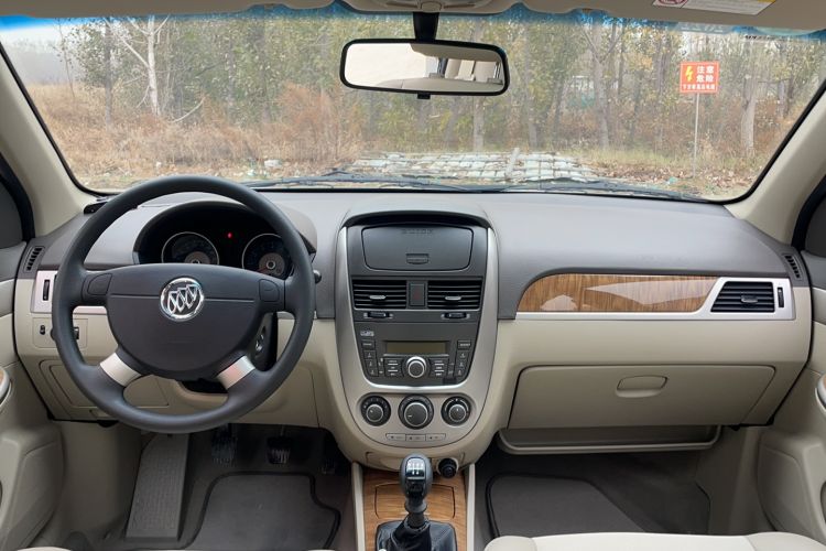 Used Buick Excelle 2015 1.5L Manual Classic Trim Interior 4