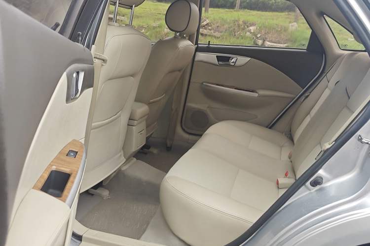 Used Buick Excelle 2015 1.5L Manual Classic Trim Interior 4