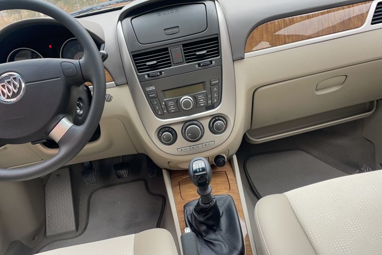Used Buick Excelle 2015 1.5L Manual Classic Trim Interior 5