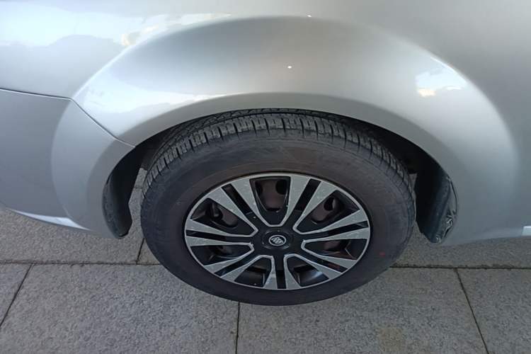 Used Buick Excelle 2015 1.5L Automatic Classic Model Left Front Wheel Hub