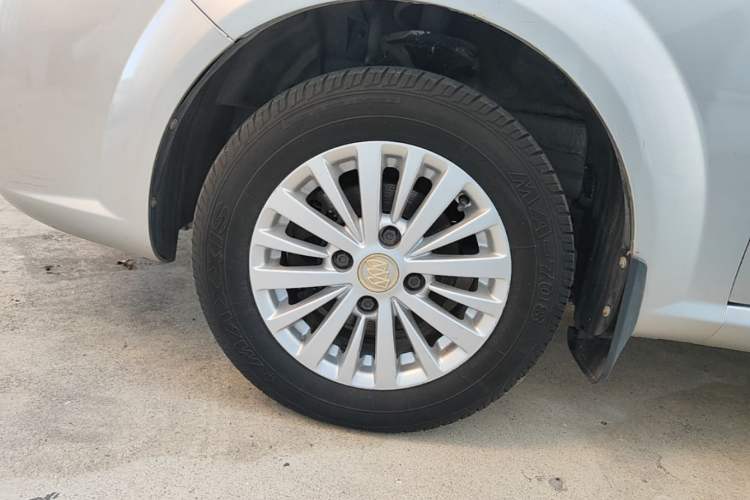 Used Buick Excelle 2015 1.5L Manual Classic Trim Left Front Wheel Hub
