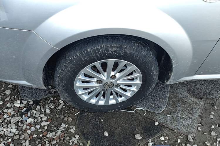 Used Buick Excelle 2015 1.5L Manual Classic Trim Left Front Wheel Hub