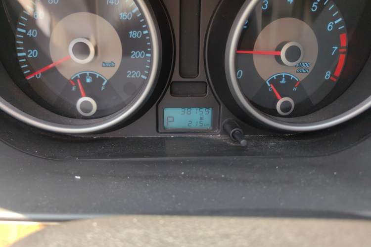 Used Buick Excelle 2015 1.5L Automatic Classic Model Odometer Close Up