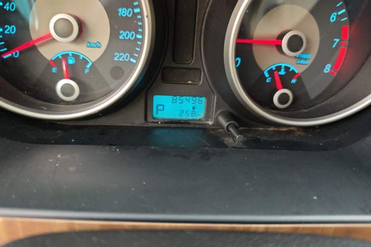 Used Buick Excelle 2015 1.5L Automatic Classic Model Odometer Close Up