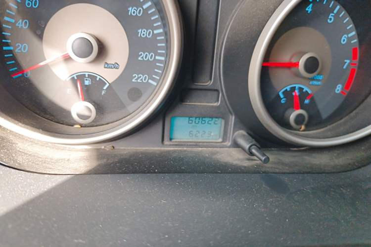 Used Buick Excelle 2015 1.5L Manual Classic Trim Odometer Close Up