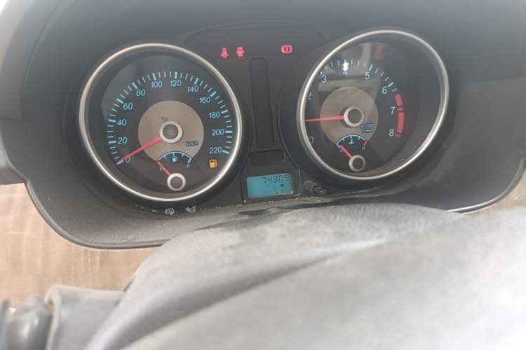 Used Buick Excelle 2015 1.5L Manual Classic Trim Odometer Close Up