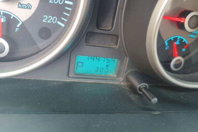 Used Buick Excelle 2015 1.5L Automatic Classic Model Odometer Close Up