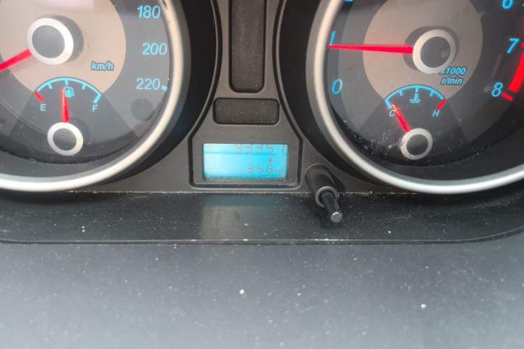 Used Buick Excelle 2015 1.5L Manual Luxury Model Odometer Close Up