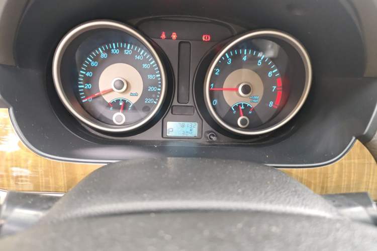 Used Buick Excelle 2015 1.5L Automatic Classic Model Odometer Close Up