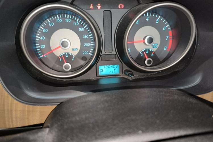 Used Buick Excelle 2015 1.5L Automatic Classic Model Odometer Close Up