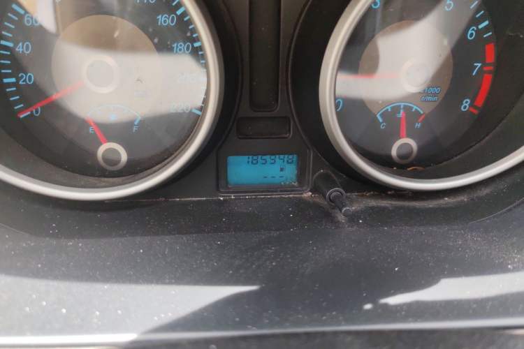 Used Buick Excelle 2015 1.5L Manual Classic Trim Odometer Close Up