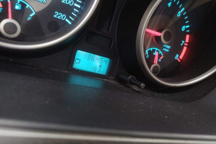 Used Buick Excelle 2015 1.5L Automatic Classic Model Odometer Close Up