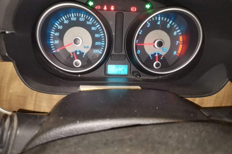 Used Buick Excelle 2015 1.5L Manual Classic Trim Odometer Close Up