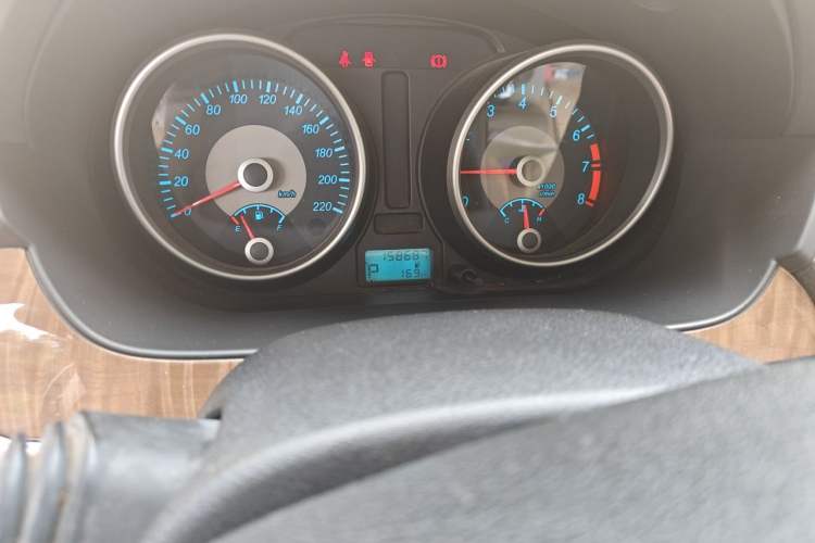 Used Buick Excelle 2015 1.5L Automatic Classic Model Odometer Close Up