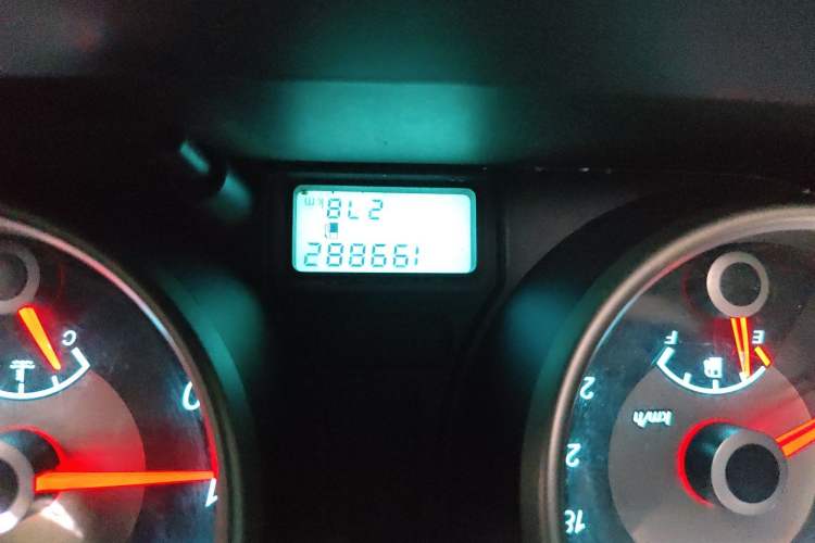 Used Buick Excelle 2015 1.5L Manual Classic Trim Odometer Close Up