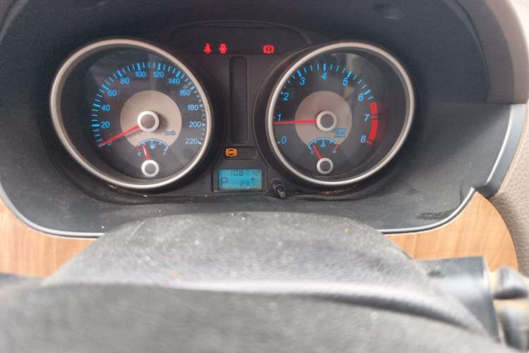Used Buick Excelle 2015 1.5L Automatic Classic Model Odometer Close Up
