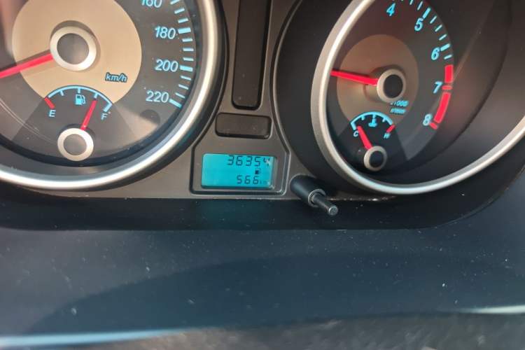 Used Buick Excelle 2015 1.5L Manual Classic Trim Odometer Close Up