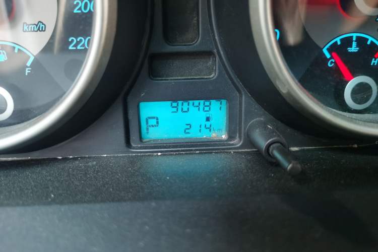 Used Buick Excelle 2015 1.5L Automatic Classic Model Odometer Close Up