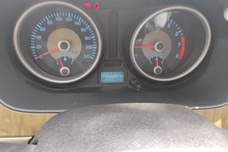 Used Buick Excelle 2015 1.5L Automatic Classic Model Odometer Close Up