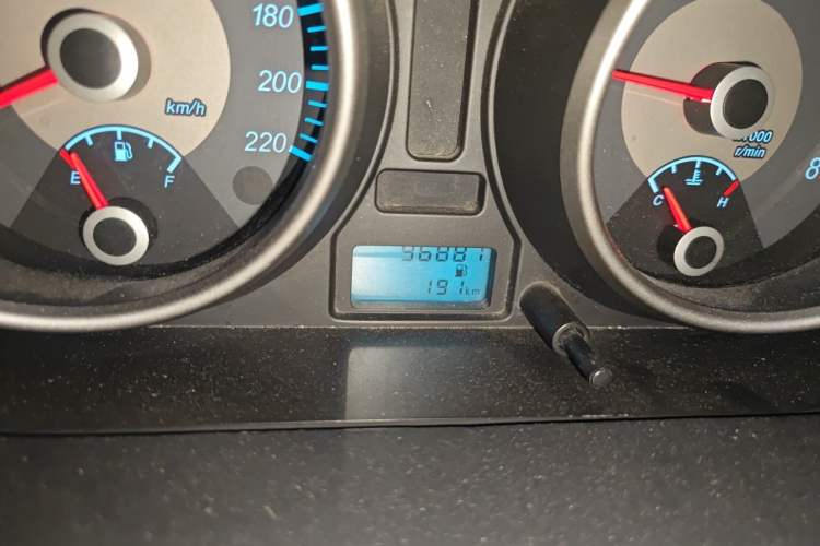 Used Buick Excelle 2015 1.5L Manual Classic Trim Odometer Close Up