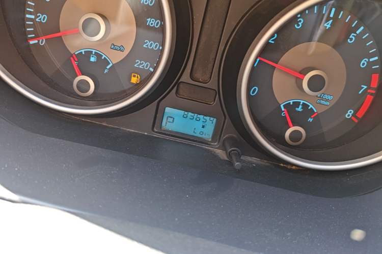 Used Buick Excelle 2015 1.5L Automatic Classic Model Odometer Close Up