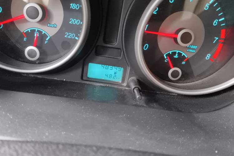 Used Buick Excelle 2015 1.5L Manual Classic Trim Odometer Close Up