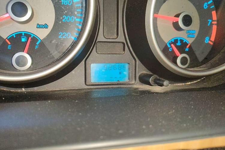 Used Buick Excelle 2015 1.5L Manual Classic Trim Odometer Close Up