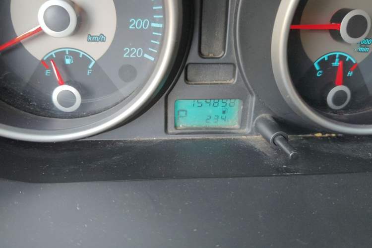 Used Buick Excelle 2015 1.5L Automatic Classic Model Odometer Close Up