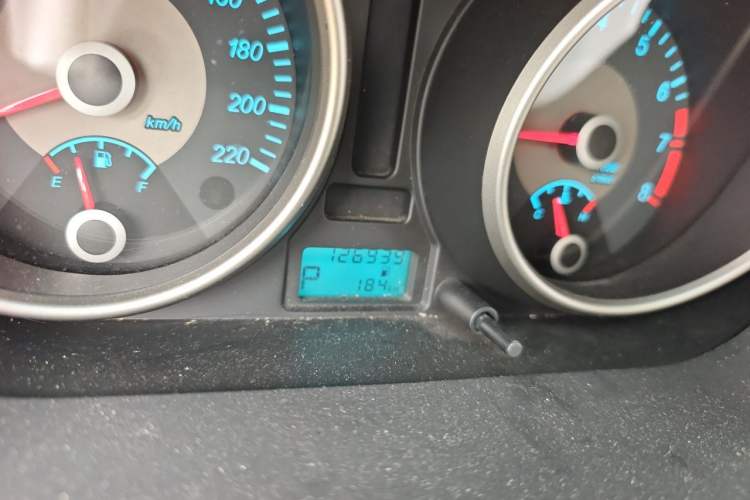 Used Buick Excelle 2015 1.5L Automatic Classic Model Odometer Close Up