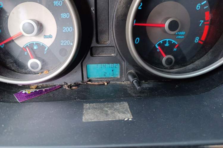 Used Buick Excelle 2015 1.5L Manual Classic Trim Odometer Close Up