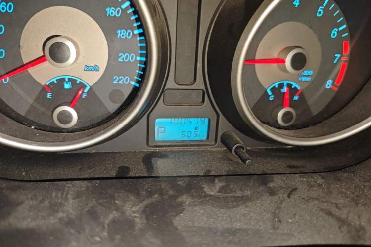 Used Buick Excelle 2015 1.5L Automatic Classic Model Odometer Close Up