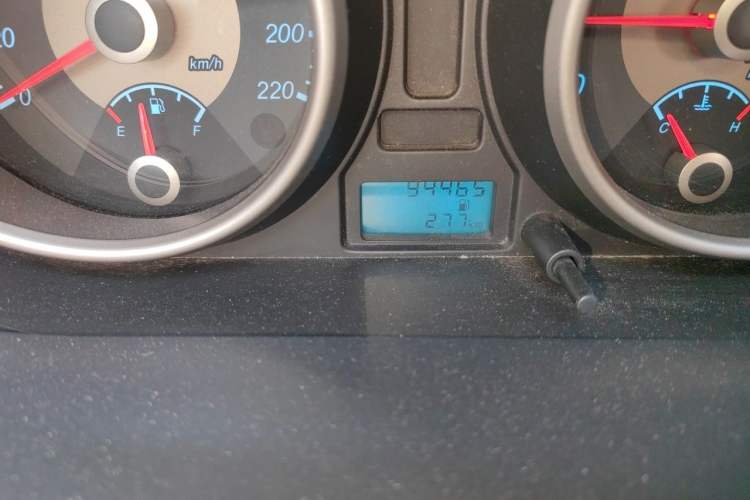 Used Buick Excelle 2015 1.5L Manual Classic Trim Odometer Close Up