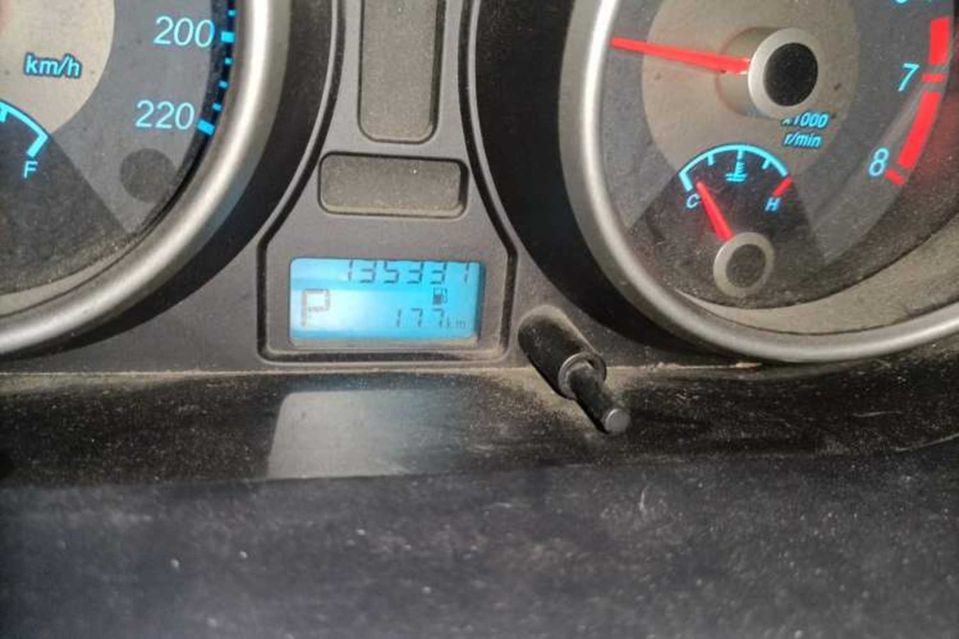 Used Buick Excelle 2015 1.5L Automatic Classic Model Odometer Close Up
