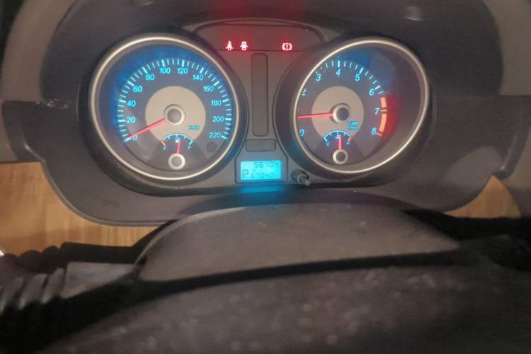 Used Buick Excelle 2015 1.5L Automatic Classic Model Odometer Close Up