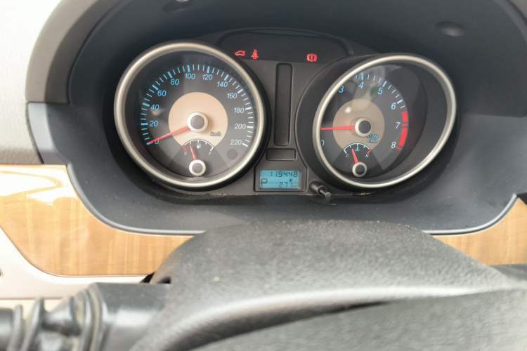 Used Buick Excelle 2015 1.5L Automatic Classic Model Odometer Close Up