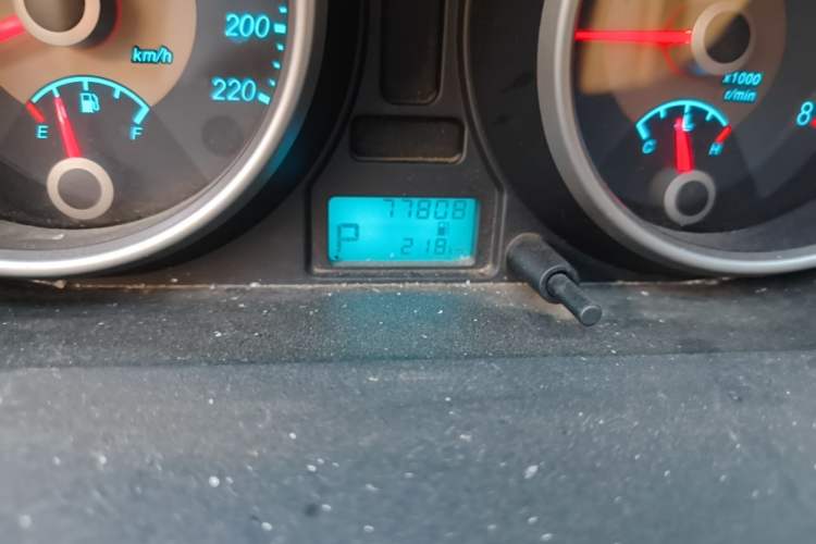 Used Buick Excelle 2015 1.5L Automatic Classic Model Odometer Close Up