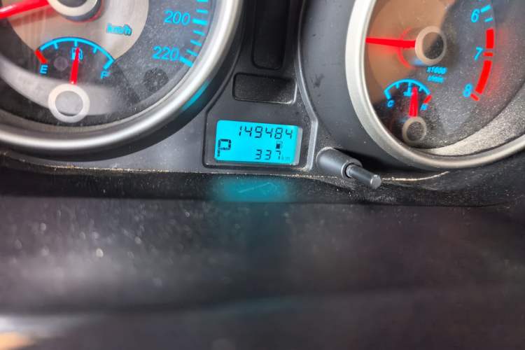 Used Buick Excelle 2015 1.5L Automatic Classic Model Odometer Close Up