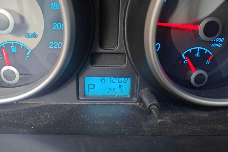 Used Buick Excelle 2015 1.5L Automatic Classic Model Odometer Close Up
