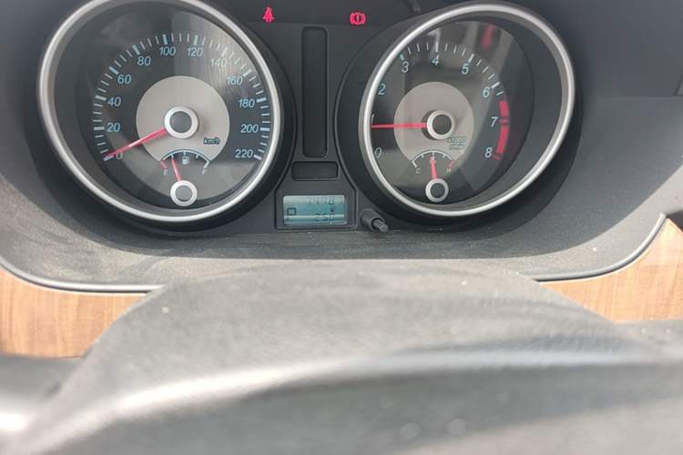 Used Buick Excelle 2015 1.5L Automatic Luxury Edition Odometer Close Up
