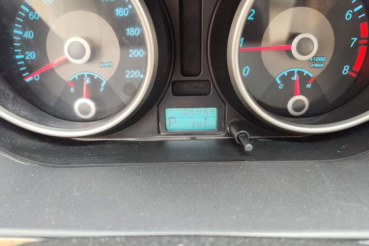 Used Buick Excelle 2015 1.5L Automatic Classic Model Odometer Close Up