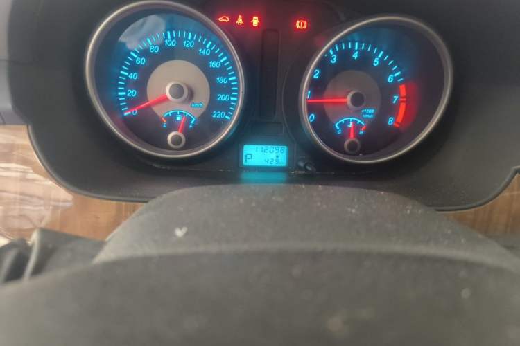 Used Buick Excelle 2015 1.5L Automatic Classic Model Odometer Close Up