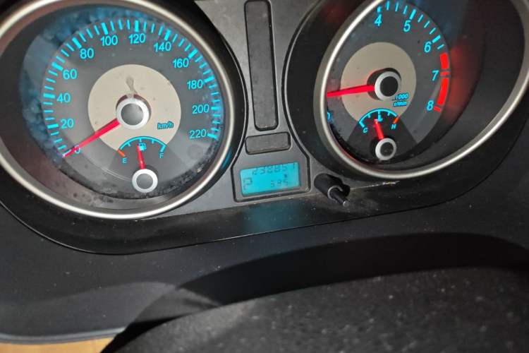 Used Buick Excelle 2015 1.5L Automatic Classic Model Odometer Close Up